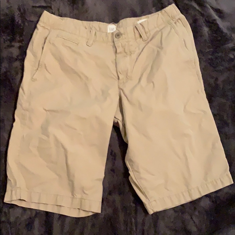 Men’s Gap khaki shorts